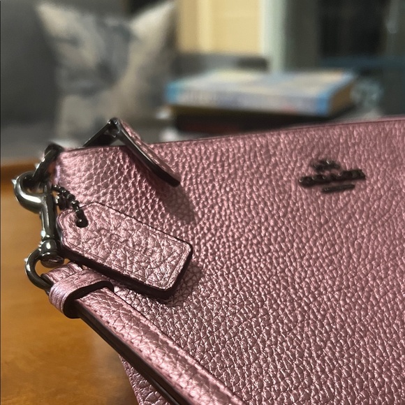 Coach Metallic Pink Wristlet NWOT - Picture 3 of 10